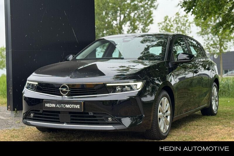 Zwart Gebruikt 2022 Opel Astra Edition Hatchback | € 19.445 (Eerlijke prijs) - Afbeelding 1/4
