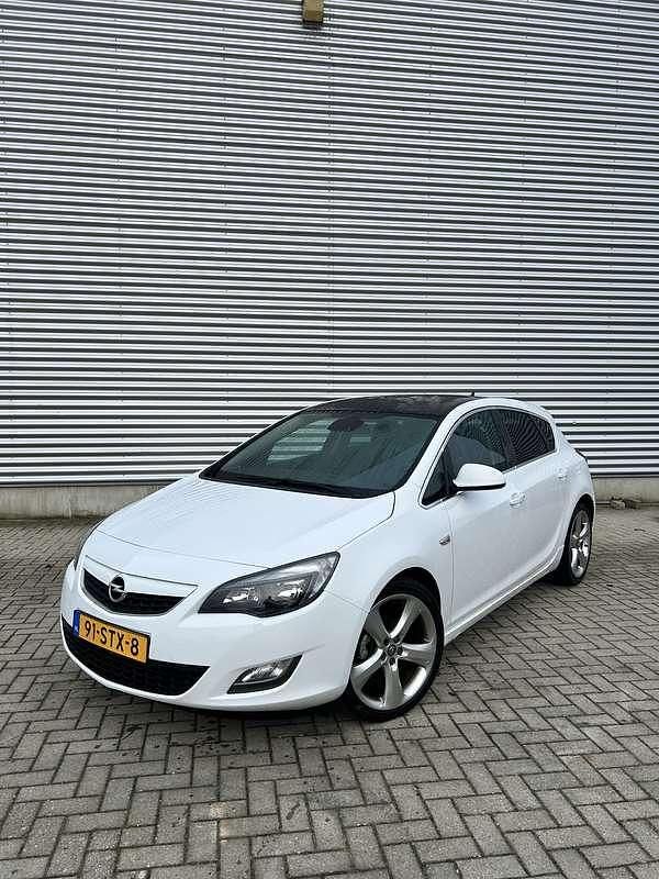 Occasion Opel Astra 140 PK (102 kW) 2012 Wit MPV