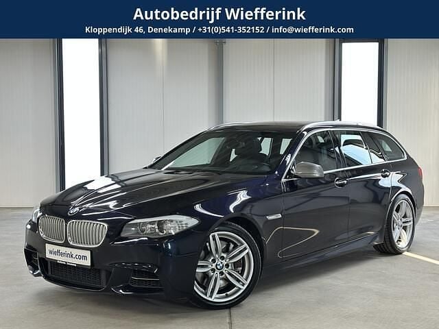 Zwart Occasion 2013 BMW M550 Sedan | € 21.950 (Goede deal) - Afbeelding 1/4