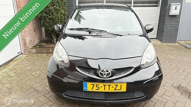 Occasion Toyota Aygo 68 PK (50 kW) 2007 Zwart Hatchback