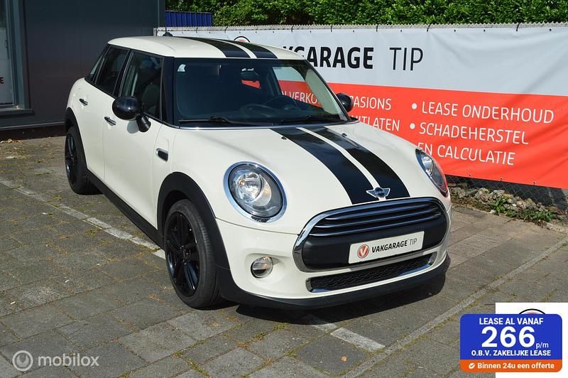 Wit Gebruikt 2017 Mini Cooper Business Hatchback | € 16.450 (Duur) - Afbeelding 1/4