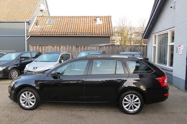 Occasion Skoda Octavia Business Line 105 PK (77 kW) 2014 Zwart Hatchback
