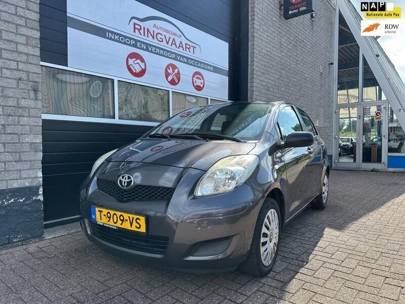 Grijs Gebruikt 2009 Toyota Yaris Hatchback | € 3.749 (Eerlijke prijs) - Afbeelding 1/4
