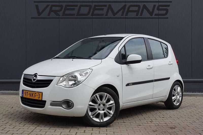 Wit, metallic lak Gebruikt 2010 Opel Agila Edition Hatchback | € 1.750 - Afbeelding 1/4