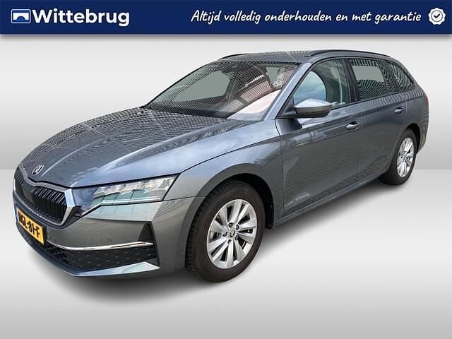 Grijs Gebruikt 2025 Skoda Octavia Stationwagen | € 35.800 (Duur) - Afbeelding 1/2