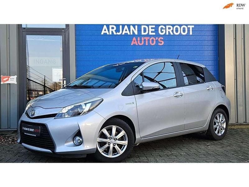 Occasion Toyota Yaris Hybrid 75 PK (55 kW) 2014 Grijs (metallic) Hatchback