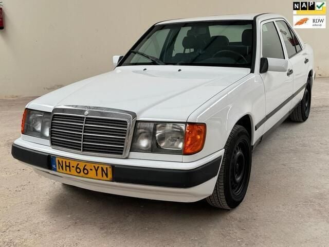 Wit Gebruikt 1985 Mercedes E300 Sedan | € 7.500 - Afbeelding 1/4