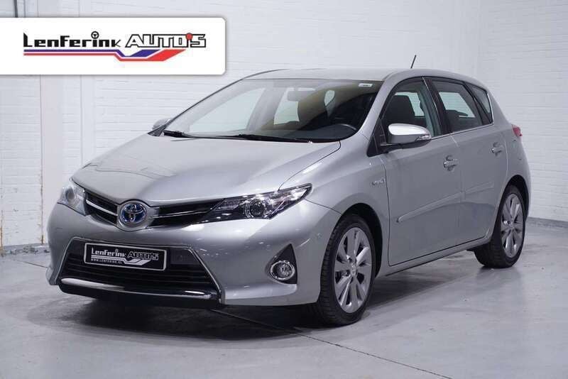 Grijs, metallic lak Gebruikt 2014 Toyota Auris Hybrid Edition Hatchback | € 14.400 (Eerlijke prijs) - Afbeelding 1/4
