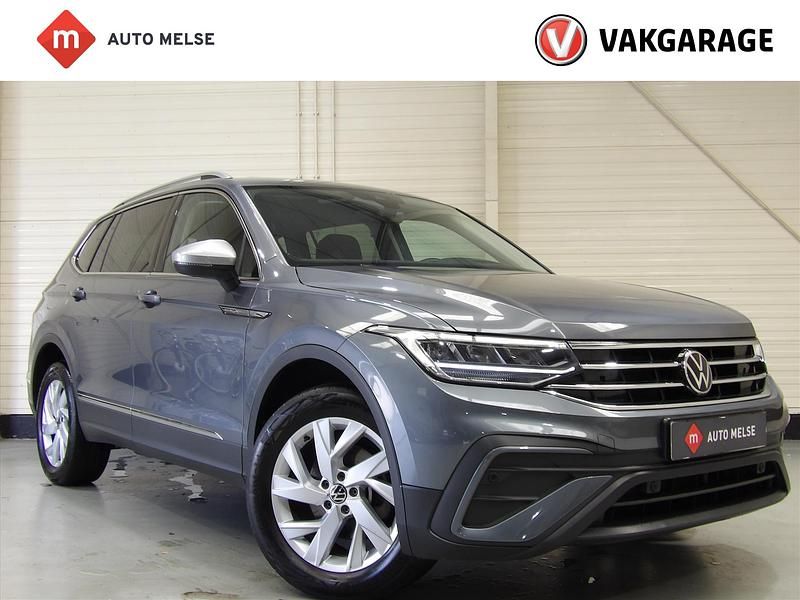 Grijs Gebruikt 2022 VW Tiguan Life SUV | € 37.945 (Iets duurder) - Afbeelding 1/4
