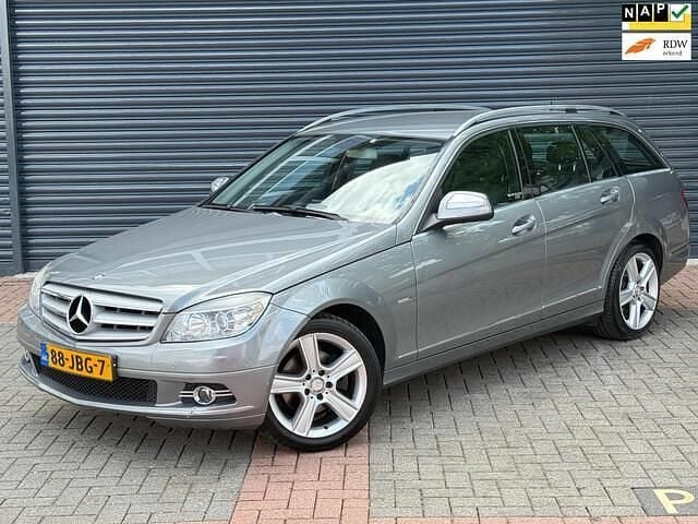 Grijs, metallic lak Gebruikt 2009 Mercedes C200 Avantgarde Stationwagen | € 5.750 (Super prijs) - Afbeelding 1/4