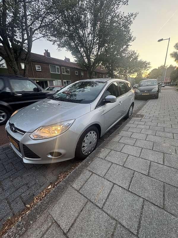 Zilver Gebruikt 2014 Ford Focus Trend Stationwagen | € 5.900 (Eerlijke prijs) - Afbeelding 1/4