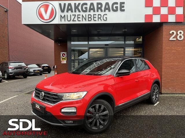 Rood Occasion 2019 VW T-Roc Sportline SUV | € 17.945 (Eerlijke prijs) - Afbeelding 1/4