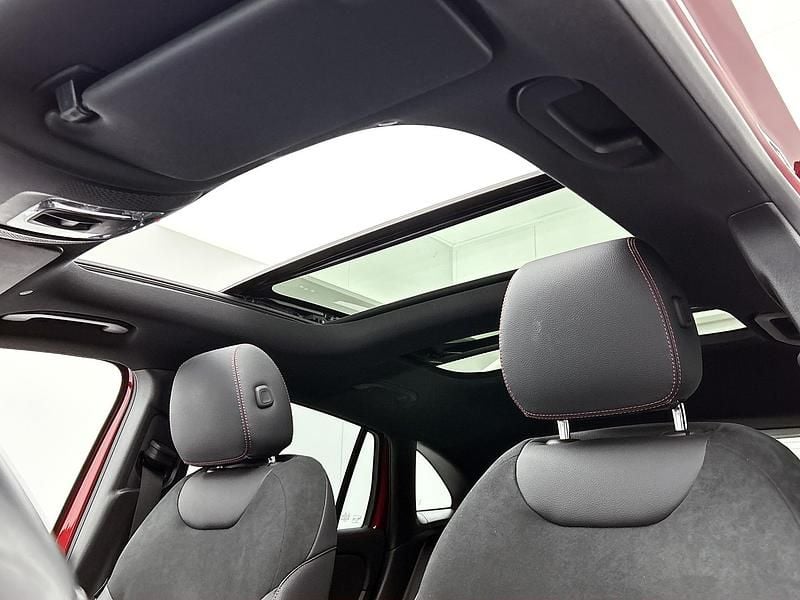 Occasion Mercedes GLA250 AMG line 218 PK (160 kW) 2023 Rood SUV