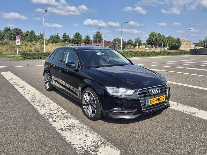 Zwart Gebruikt 2013 Audi A3 Hatchback | € 13.500 (Goede deal) - Afbeelding 1/4
