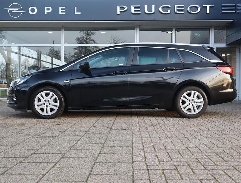 Occasion Opel Astra Edition 105 PK (77 kW) 2018 Zwart (metallic) Stationwagen