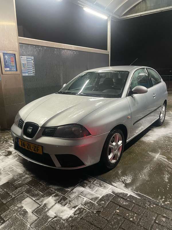 Grijs Gebruikt 2008 Seat Ibiza Hatchback | € 2.500 (Eerlijke prijs) - Afbeelding 1/4