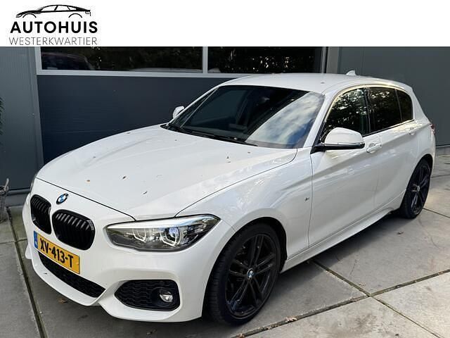 Wit Gebruikt 2019 BMW 118 Executive Hatchback | € 19.939 (Eerlijke prijs) - Afbeelding 1/4