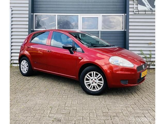 Rood Gebruikt 2008 Fiat Grande Punto Active Hatchback | € 1.750 (Eerlijke prijs) - Afbeelding 1/4