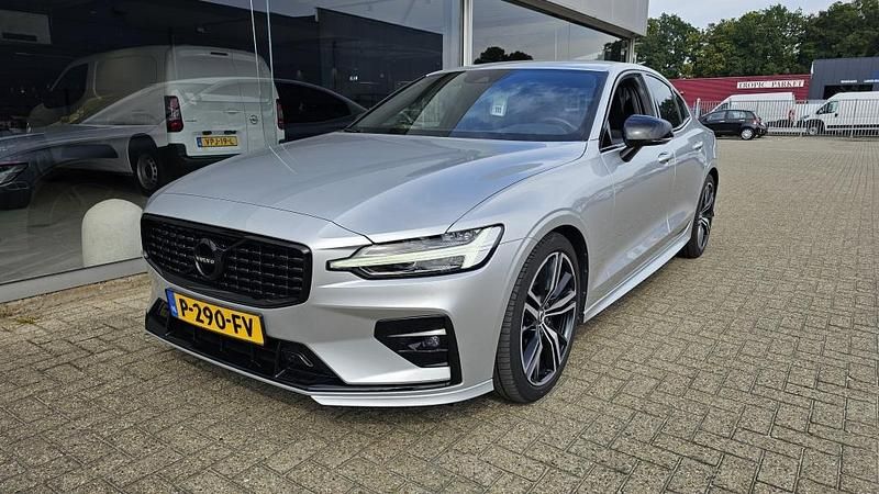 Grijs Occasion 2022 Volvo S60 R-Design Sedan | € 29.950 (Eerlijke prijs) - Afbeelding 1/4