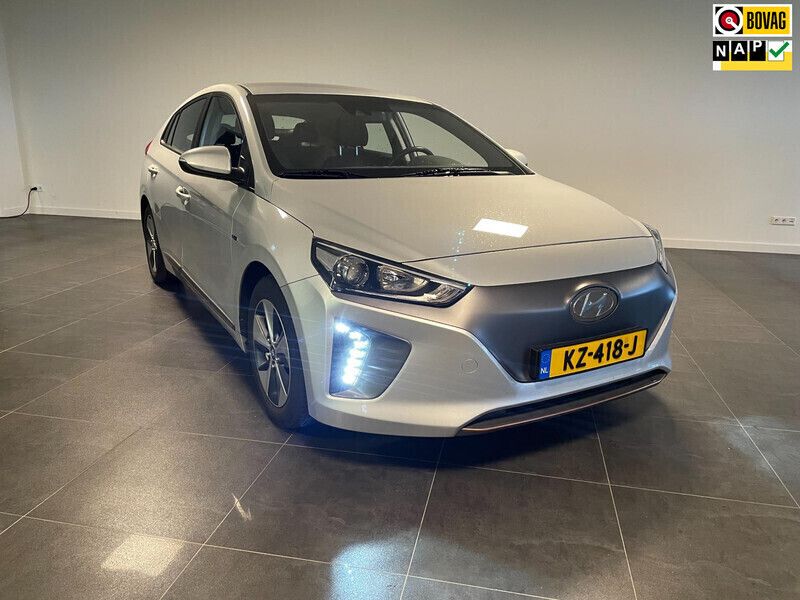 Grijs Gebruikt 2017 Hyundai Ioniq Comfort Sedan | € 12.950 (Duur) - Afbeelding 1/3