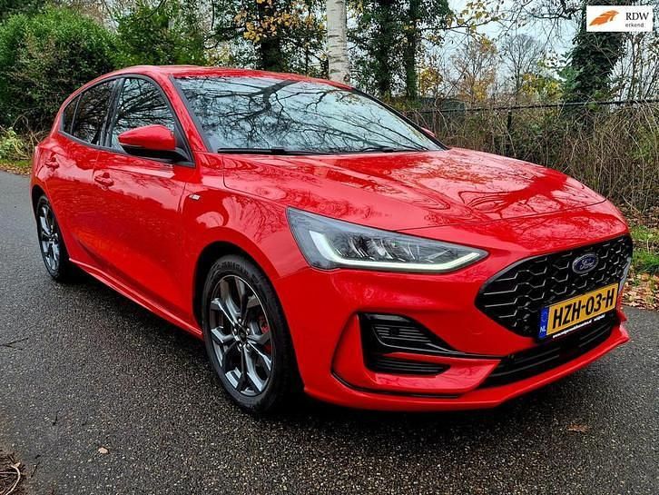 Rood Gebruikt 2025 Ford Focus ST-Line X Hatchback | € 24.950 (Goede deal) - Afbeelding 1/4