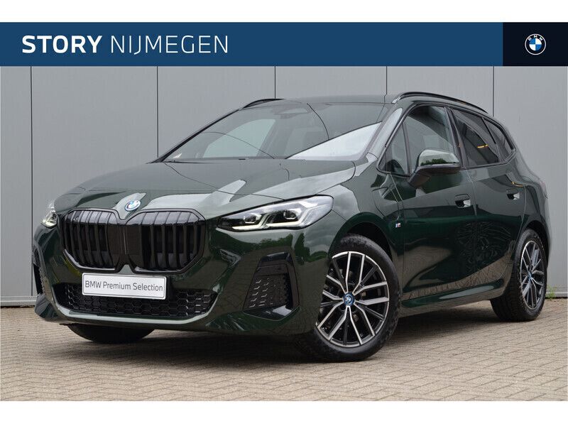 Groen Gebruikt 2025 BMW 225 Active Tourer M Sport MPV | € 61.092 - Afbeelding 1/4