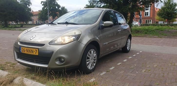 Occasion 2010 Renault Clio R.S. Hatchback | € 2.500 (Eerlijke prijs) - Afbeelding 1/4