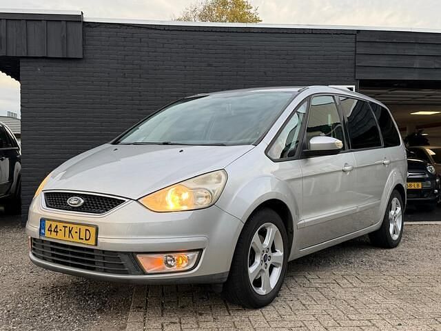 Grijs (metallic) Occasion 2006 Ford Galaxy Trend MPV | € 2.750 (Eerlijke prijs) - Afbeelding 1/4