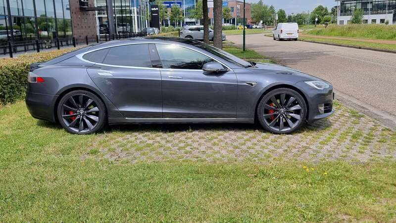 Grijs Gebruikt 2017 Tesla Model S Performance Sedan | € 44.750 - Afbeelding 1/4