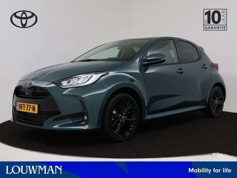 Groen Gebruikt 2025 Toyota Yaris Hybrid Comfort Hatchback | € 32.245 - Afbeelding 1/3