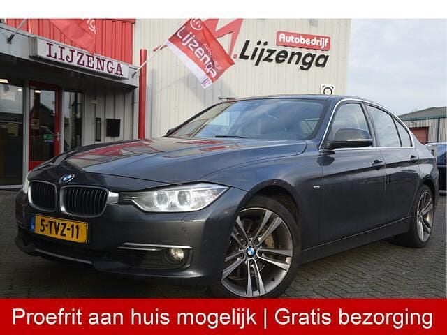 Grijs (metallic) Gebruikt 2013 BMW 335 Executive Sedan | € 15.950 (Goede deal) - Afbeelding 1/4