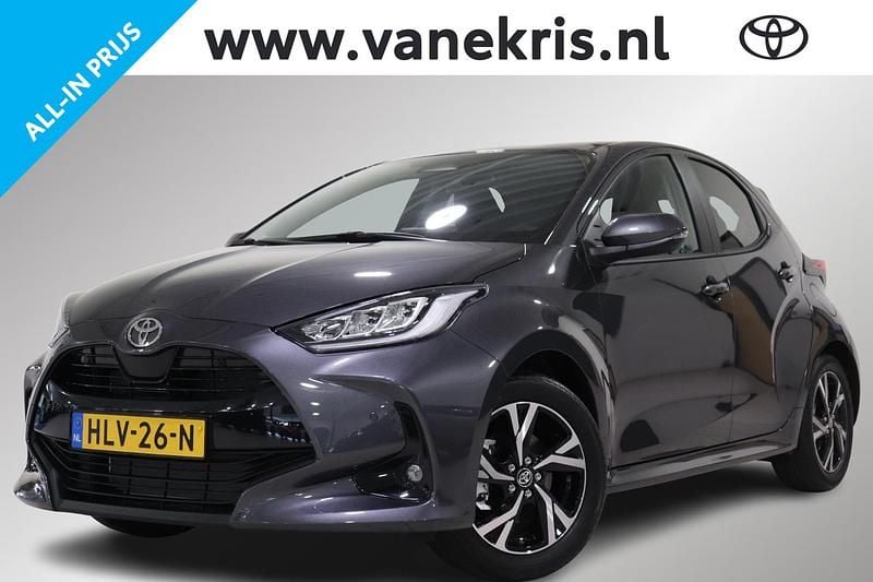 Grijs Nieuw 2025 Toyota Yaris Hybrid Comfort Hatchback | € 28.994 (Goede deal) - Afbeelding 1/4