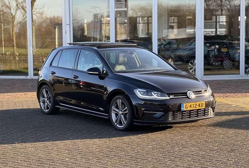 Zwart Gebruikt 2019 VW Golf VII R-line Hatchback | € 19.750 (Goede deal) - Afbeelding 1/4