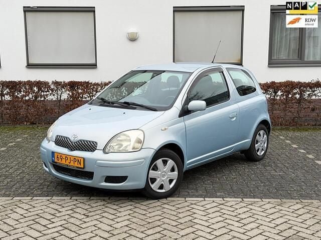 Blauw (metallic) Occasion 2004 Toyota Yaris Sol Hatchback | € 2.950 (Eerlijke prijs) - Afbeelding 1/4