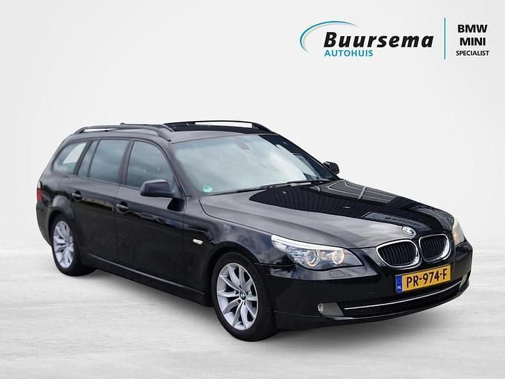 Zwart Gebruikt 2009 BMW 520 Stationwagen | € 3.950 (Eerlijke prijs) - Afbeelding 1/4