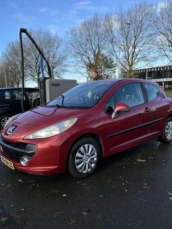 Rood Gebruikt 2006 Peugeot 207 Hatchback | € 1.300 (Iets duurder) - Afbeelding 1/4