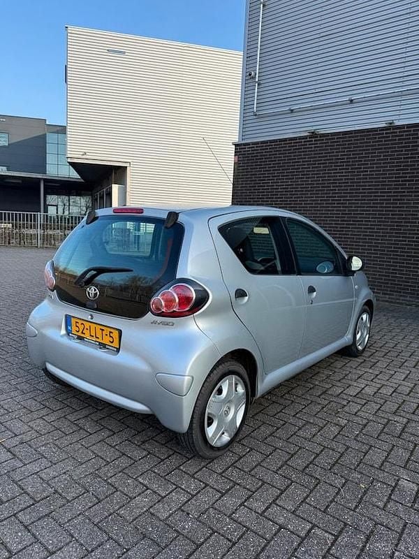 Occasion Toyota Aygo 68 PK (50 kW) 2010 Grijs Hatchback