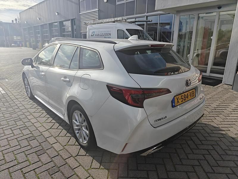 Occasion Toyota Corolla Hybrid Active 2024 Wit Stationwagen