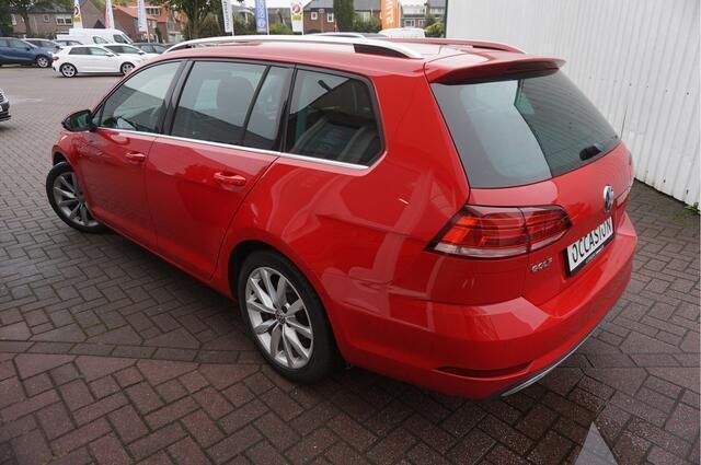 Rood Gebruikt 2018 VW Golf VII Highline Stationwagen | € 16.945 (Goede deal) - Afbeelding 1/4