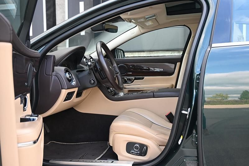 Occasion Jaguar XJ Premium Luxury 301 PK (221 kW) 2019 Groen Sedan