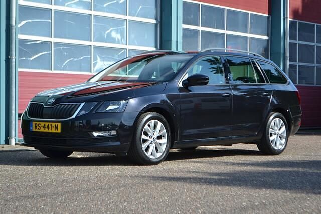 Zwart Gebruikt 2018 Skoda Octavia Business Line Stationwagen | € 8.995 (Goede deal) - Afbeelding 1/4