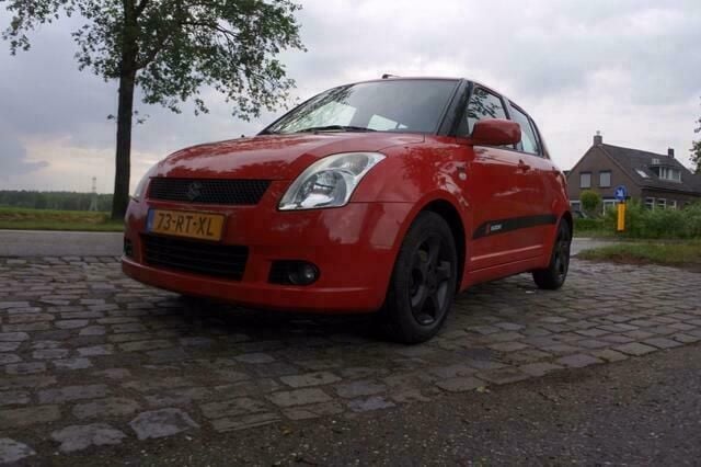 Rood Gebruikt 2005 Suzuki Swift Exclusive Hatchback | € 2.000 (Eerlijke prijs) - Afbeelding 1/4