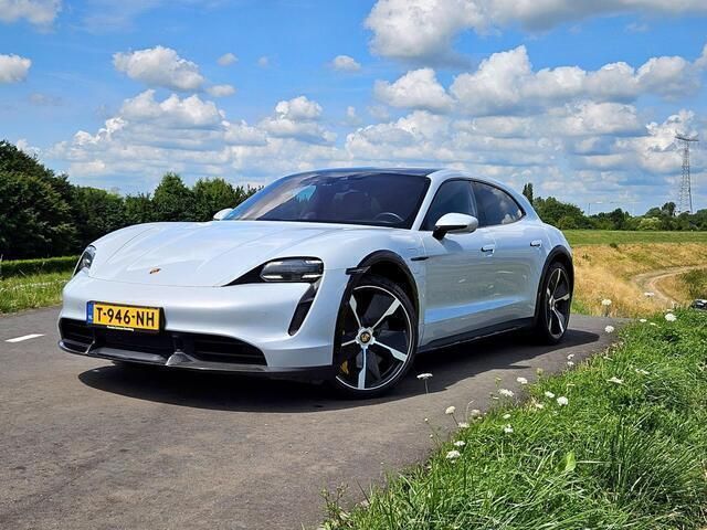 Grijs, metallic lak Gebruikt 2021 Porsche Taycan Cross Turismo Sedan | € 99.950 - Afbeelding 1/4
