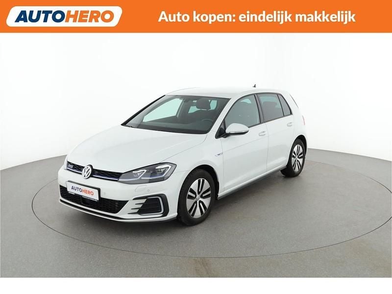 Wit Occasion 2020 VW Golf VII Hatchback | € 19.749 (Super prijs) - Afbeelding 1/3