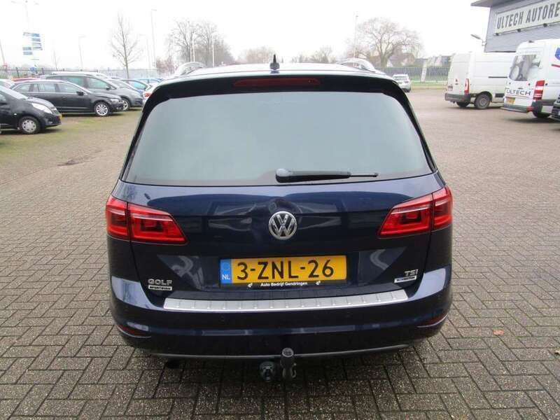 Occasion VW Golf VII Highline 110 PK (80 kW) 2015 Blauw, metallic lak Hatchback