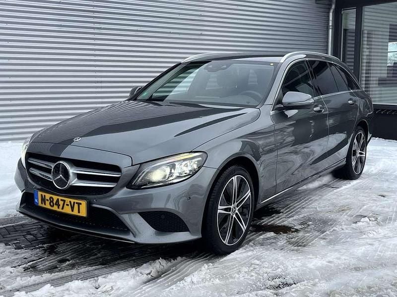 Grijs Occasion 2020 Mercedes C300e Stationwagen | € 19.985 (Eerlijke prijs) - Afbeelding 1/4
