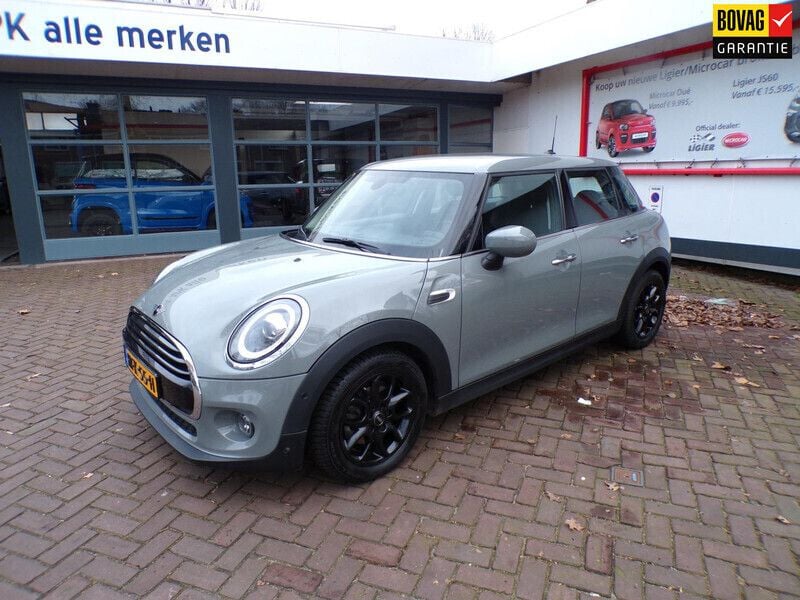 Grijs Gebruikt 2020 Mini Cooper Pepper Hatchback | € 19.950 (Eerlijke prijs) - Afbeelding 1/4