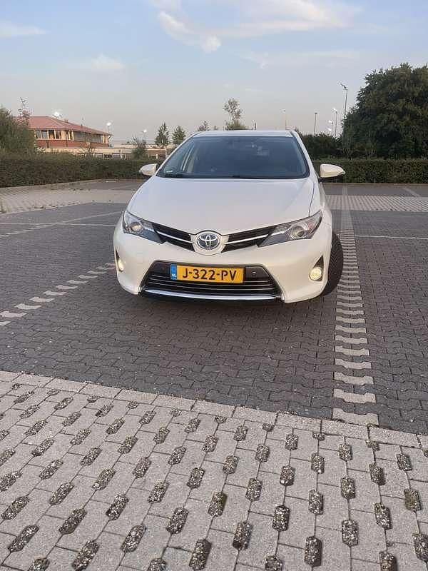 Wit Gebruikt 2013 Toyota Auris MPV | € 12.450 (Eerlijke prijs) - Afbeelding 1/4