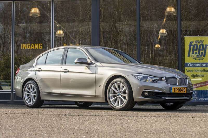 Grijs Gebruikt 2018 BMW 330e Luxury Line Sedan | € 24.950 (Super prijs) - Afbeelding 1/4
