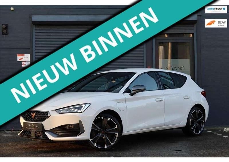 Wit (metallic) Occasion 2021 Cupra Leon VZ2 Hatchback | € 21.950 (Eerlijke prijs) - Afbeelding 1/4